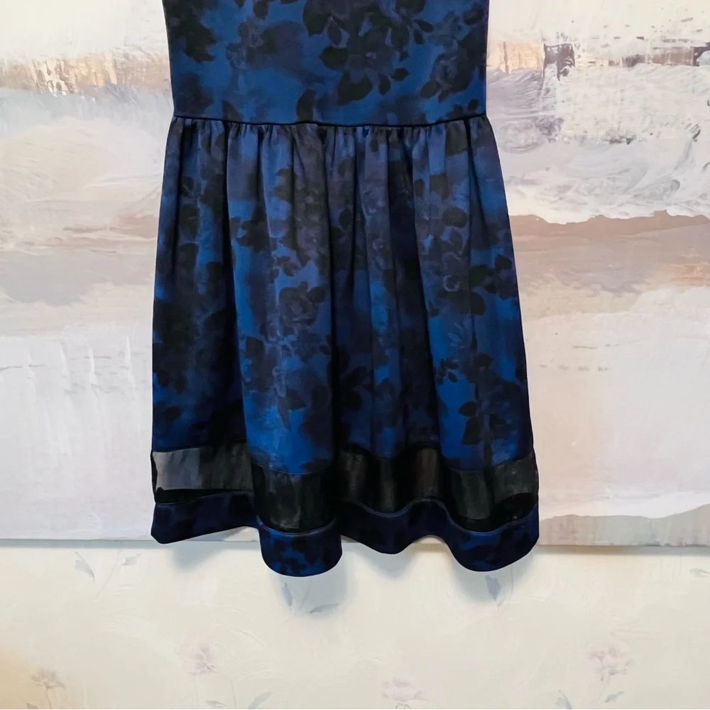 RED Saks Fifth Avenue Sheath Dress Romantic Floral Fit & Flare Blue Black Size M - Picture 5 of 15